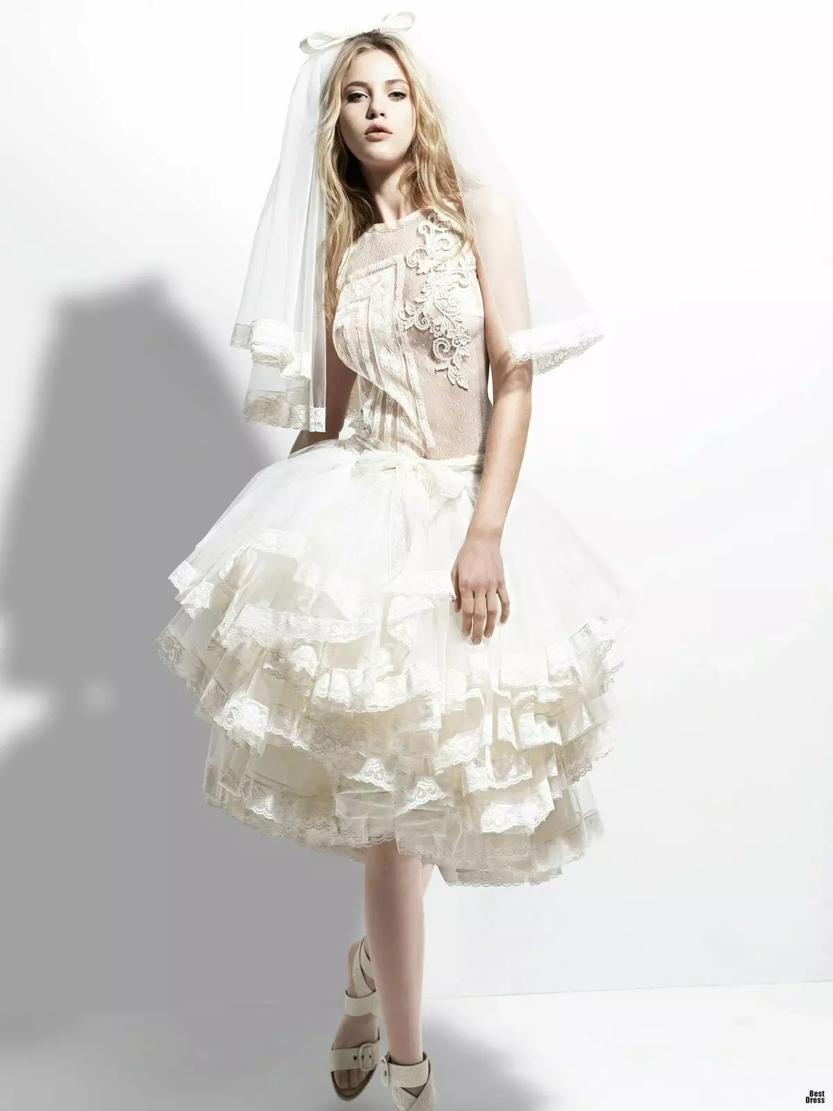 लेसी ट्रिमको साथ विवाह छोटो पोशाक