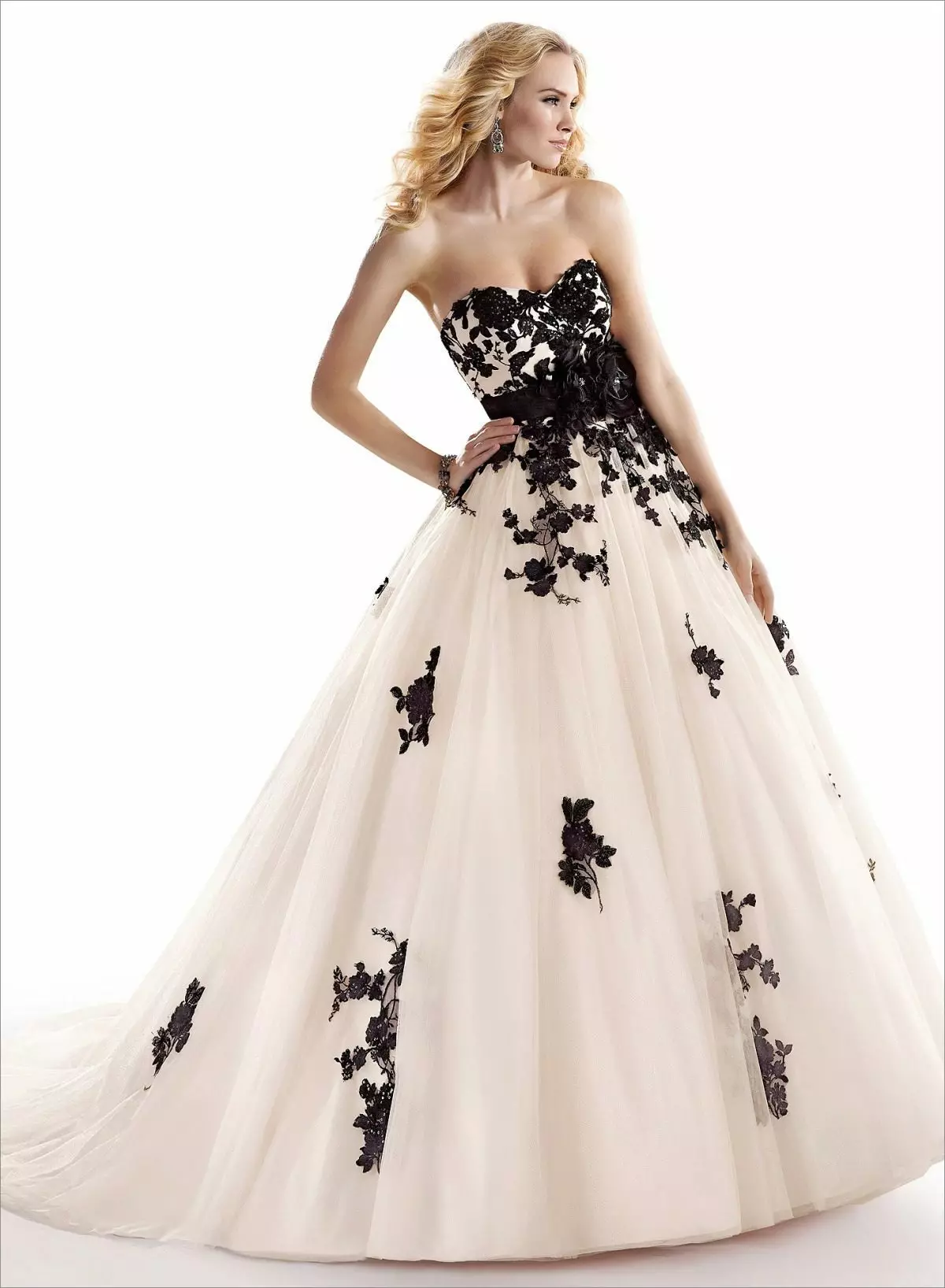 흑인과 백인 웨딩 드레스