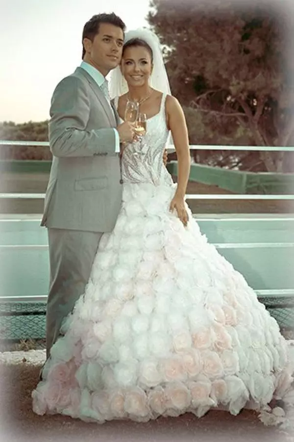 Свадба бело-розова облека Ани Лорак