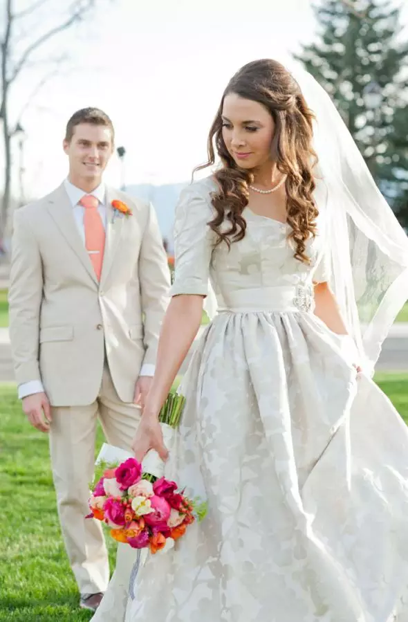 Svatební šaty pro svatbu stříbra
