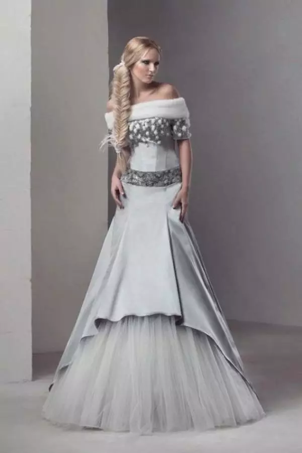 Pakaian perkahwinan dari pereka dalam gaya Rusia