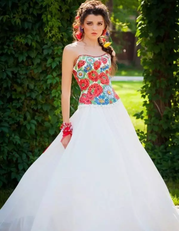 Свадба фустан во руски стил со маки