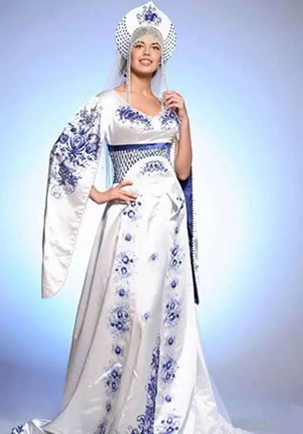 Сватбена рокля на руски стил със синя бродерия