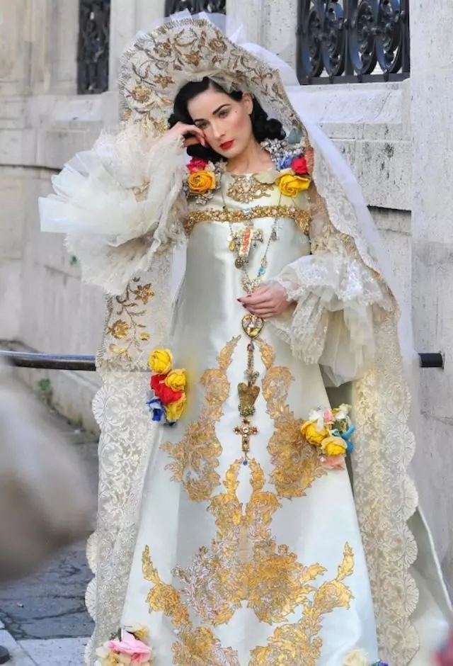 Сватбена рокля на руски светлина стил