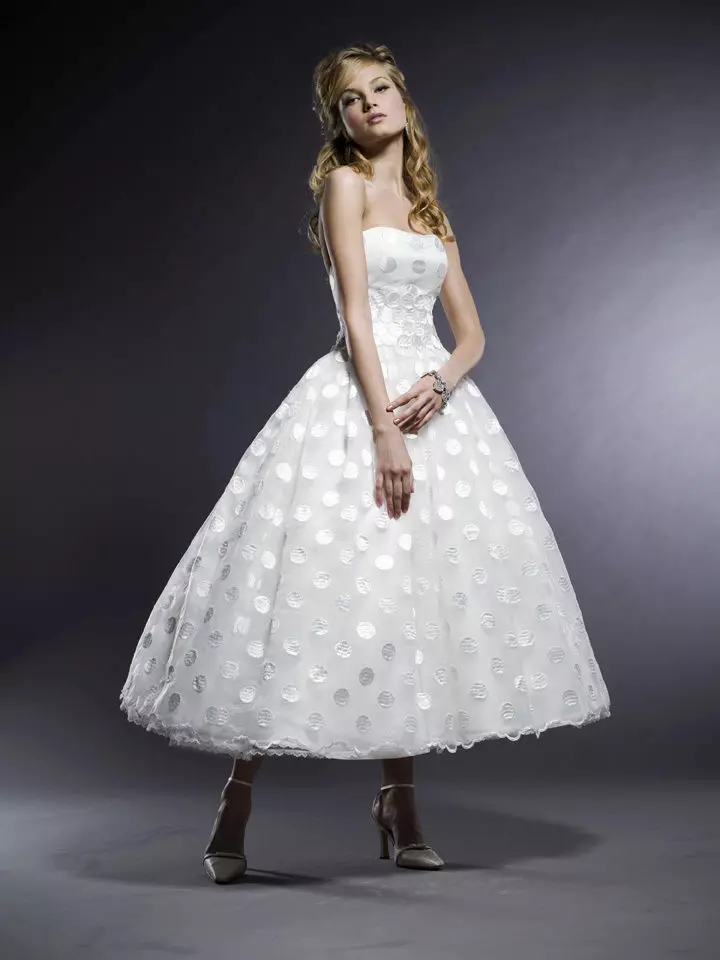 शादी की पोशाक 40 के दशक की शैली में रसीला।