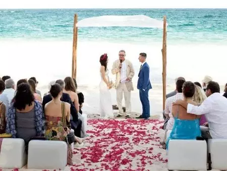 Lys brudekjole til strand ceremoni
