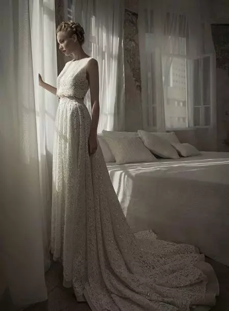 Gaun pengantin dengan loop panjang