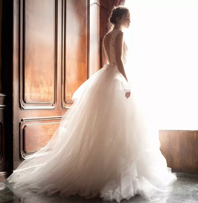 Весільна сукня з фатину