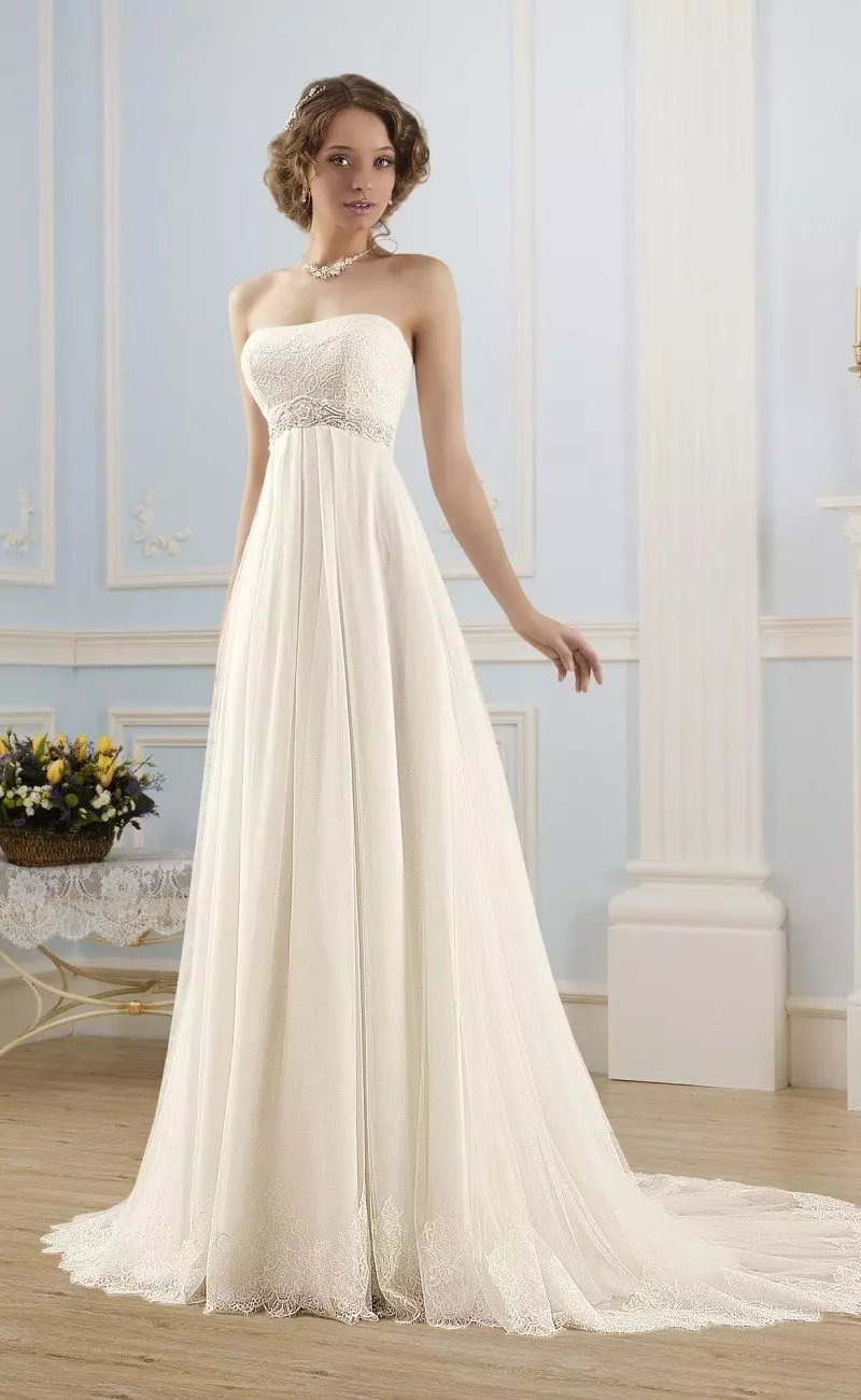 Сватбена рокля Ampire от романтиката колекция от NaviBlue Bridal