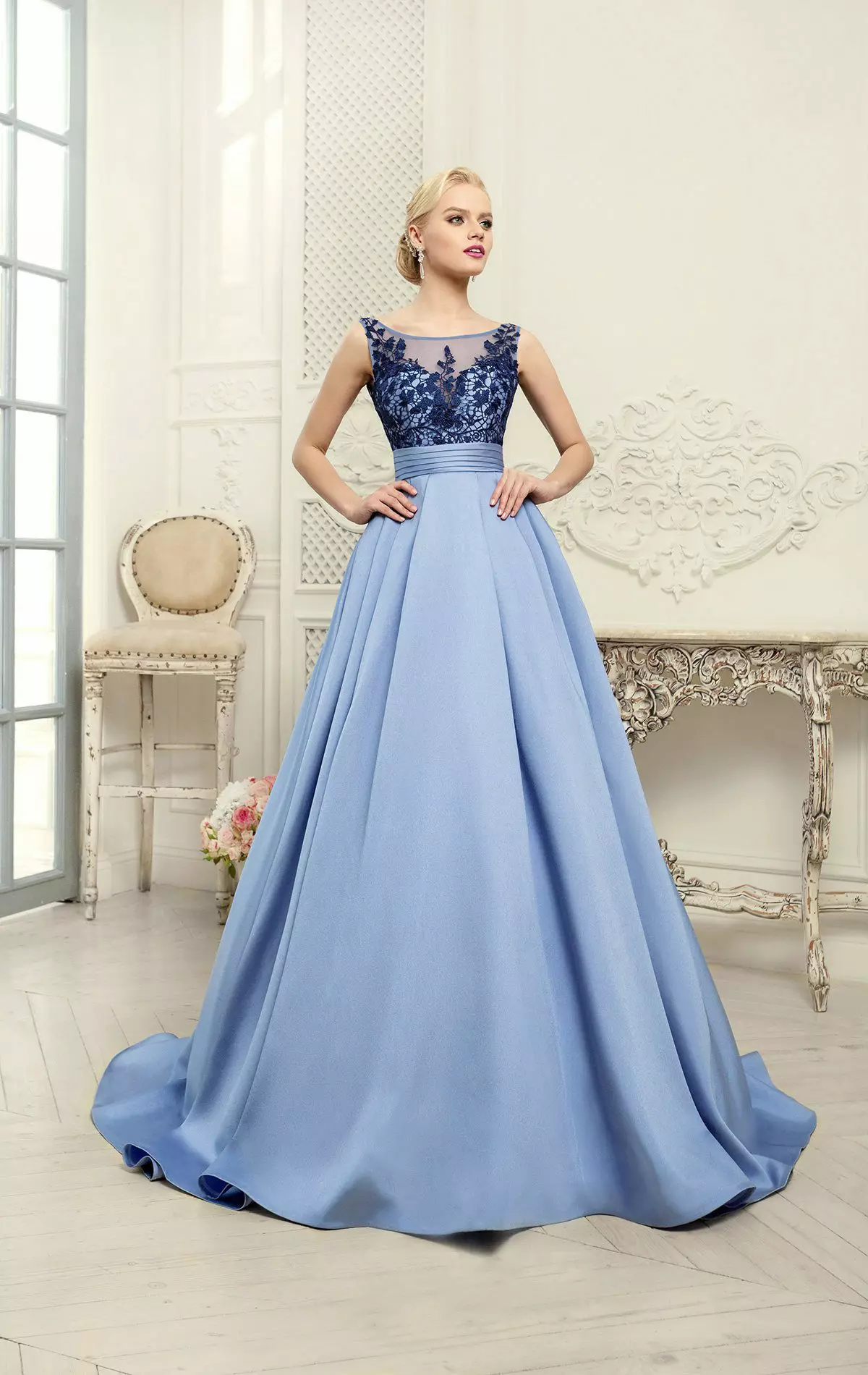Gaun pengantin biru dari koleksi kecemerlang dari naviblue bridal