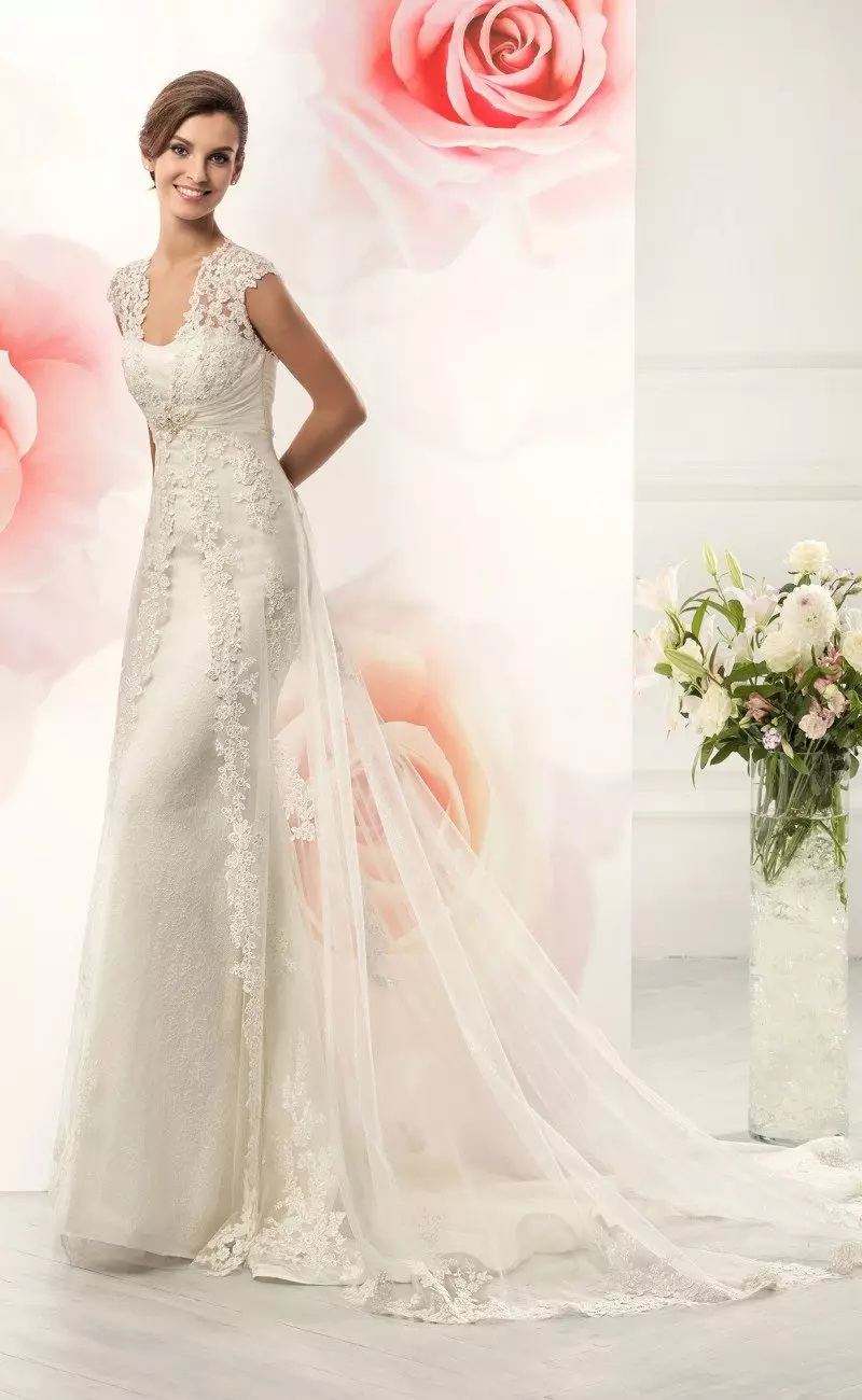 Gaun pengantin dengan loop dari koleksi brilians dari naviblue bridal