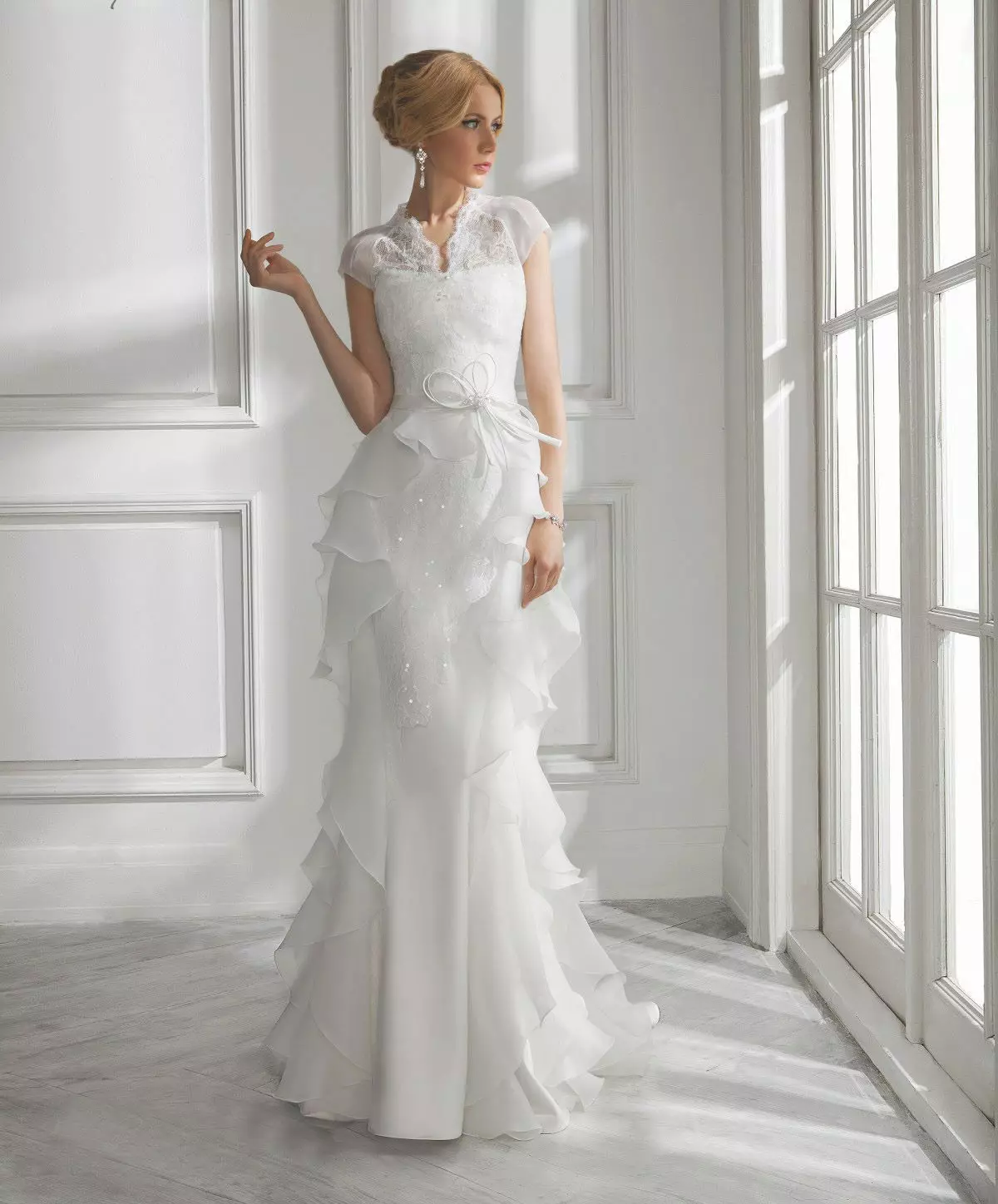 Затворена свадба фустан од дама бела