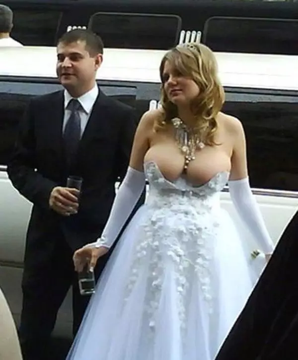 Vestido de noiva horrible non na figura