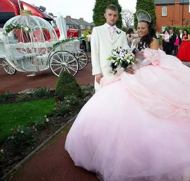Ужасна венчаница са бујном сукњом