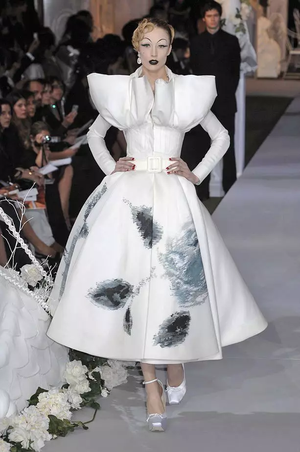 Vestido de noiva con mangas exuberantes de Diora