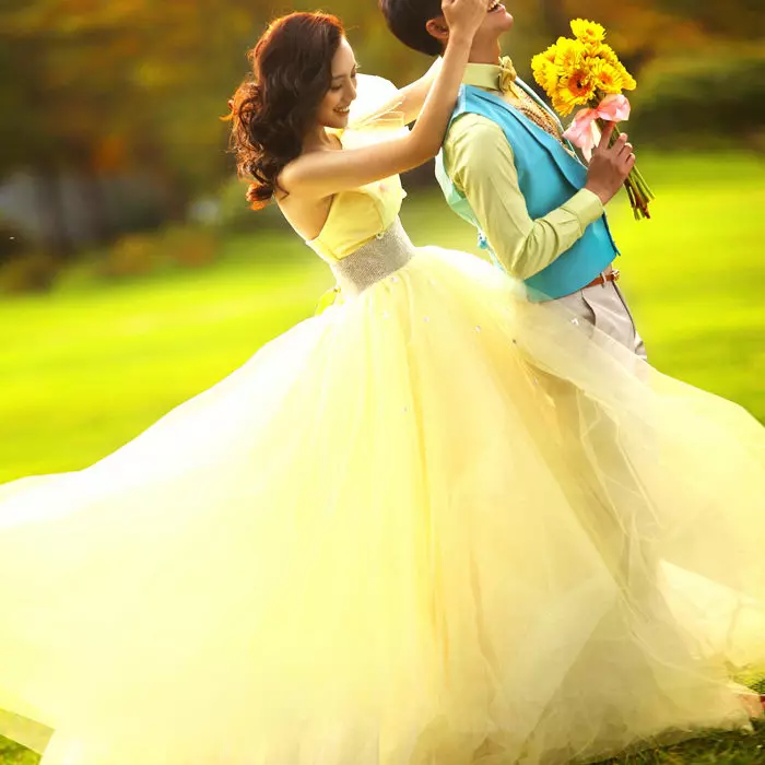 Žlté svadobné šaty