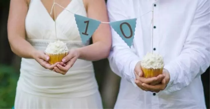 Si të festoni 10 vjet të martesës? 13 idetë e fotografive Si të festoni pazakontë një përvjetor rozë 18993_2