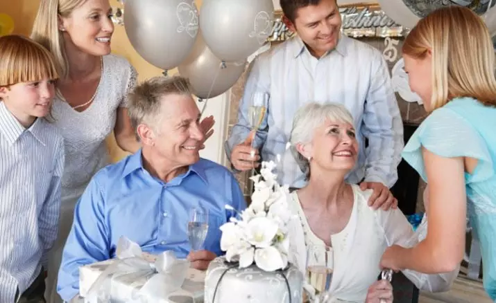 35-aastased pulmad: mida sa annad ja mis see aastapäev elab koos? Valige abikaasale või sõpradele kingitus 19005_5