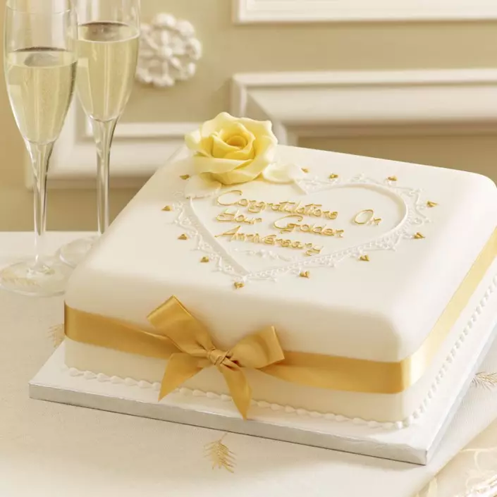Boda de oro (16 fotos): 50 años de vida juntos, elija la decoración del pastel en el aniversario del matrimonio 19007_14