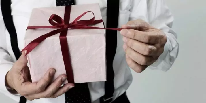 Ինչ տալ ամուսնուն 10 տարվա հարսանիքի համար: Ընտրեք նվեր `անագի կամ վարդագույն տարեդարձի համար 19024_6