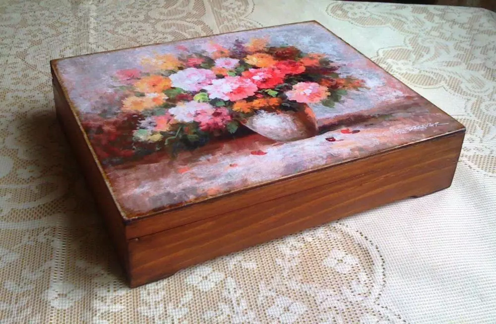 Decoupage (59 photos): Gịnị ka ọ bụ? Master klas na mma Usoro. Olee otú ime ka a reverse decoupage? Olee otú ime ka ihe ndozi maka iko na friji na gị onwe gị aka? 19060_8