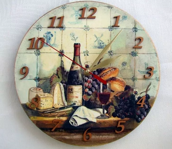 Jam dina téknik decassage (32 poto): ideu pikeun decoupage jam sareng panangan anjeun nyalira. Kumaha carana ngadamel decopage jam dina témbok dina panyebaran gaya sareng Shebbi-Shik? Kelas Master 19069_26