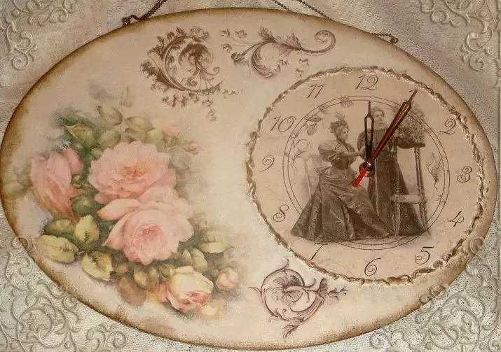 Reloj en Técnica Decoupage (32 fotos): ideas para el decoupage del reloj de pared con sus propias manos. ¿Cómo hacer un decoupage del reloj en la pared en Styles Provence y Shebbi-shik? Clase maestra 19069_6