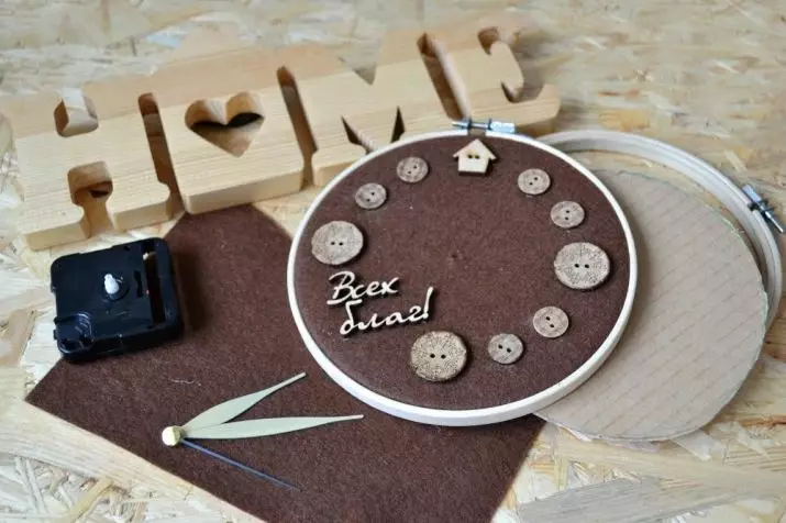 Klukka í decoupage tækni (32 myndir): Hugmyndir um decoupage af Wall Clock með eigin höndum. Hvernig á að gera decoupage af klukkunni á veggnum í Provence Styles og Shebbi-Shik? Meistara námskeið 19069_9