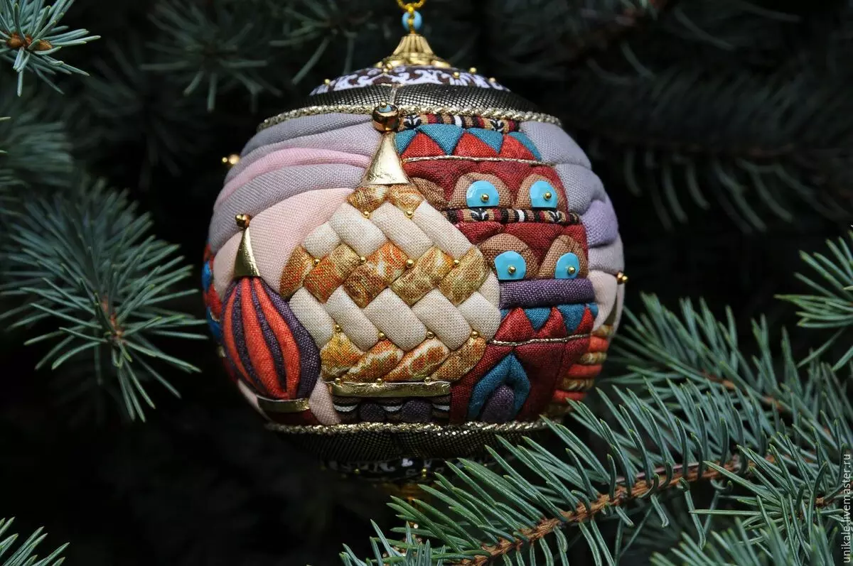Decoupage novoročních míčů (31 fotek): Master Class na decoupage vánoční koule s vlastními rukama pro začátečníky, pěnové koule v KimeKomi a vintage styly 19074_12