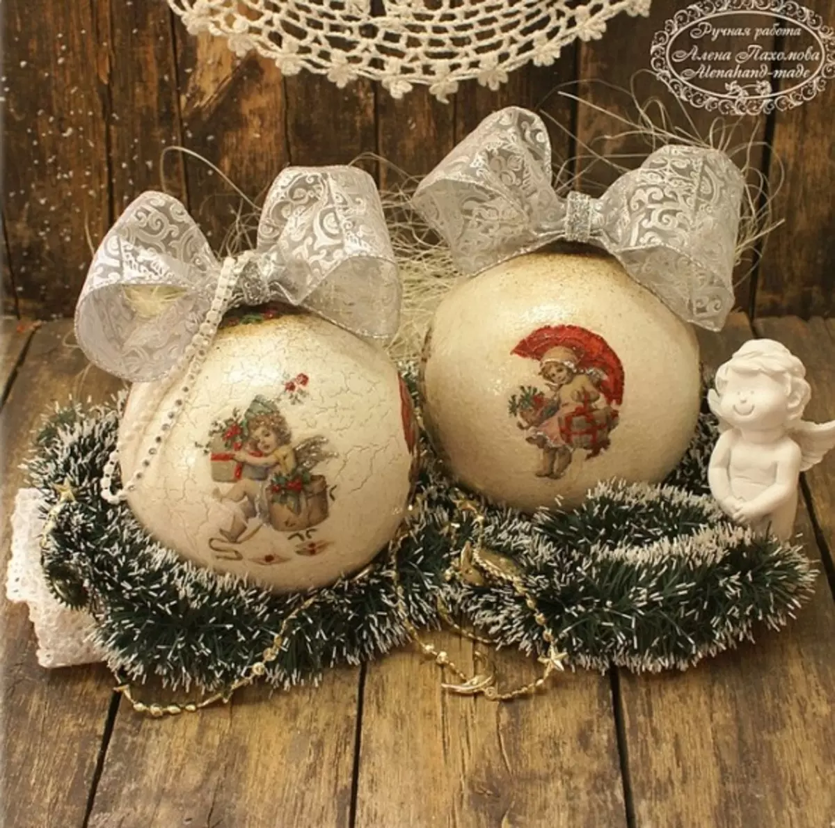 Decoupage Balls Tahun Baru (31 Foto): Kelas Magister Decoupage dari bola Natal dengan tangan mereka sendiri untuk pemula, bola busa dalam kimekomi dan gaya vintage 19074_13