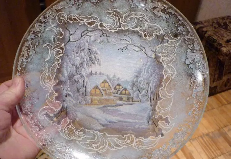 Decoupage på glas (33 bilder): omvänd decoupage från torkdukar steg för steg för nybörjare, idéer av decopaada glasburkar för köket med egna händer 19087_20