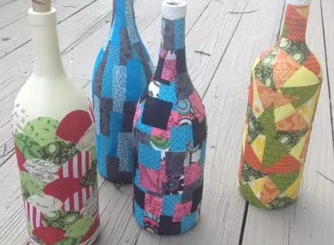 Botol Decoupage (72 Foto): Hiasan Kertas Tandas dan Telur Kerang Dengan Tangan Anda sendiri, Kelas Induk pada Botol Decoupage Volumetrik untuk Lelaki Pada 23 Februari, Menghias Dengan Shebbi-Chic 19088_26