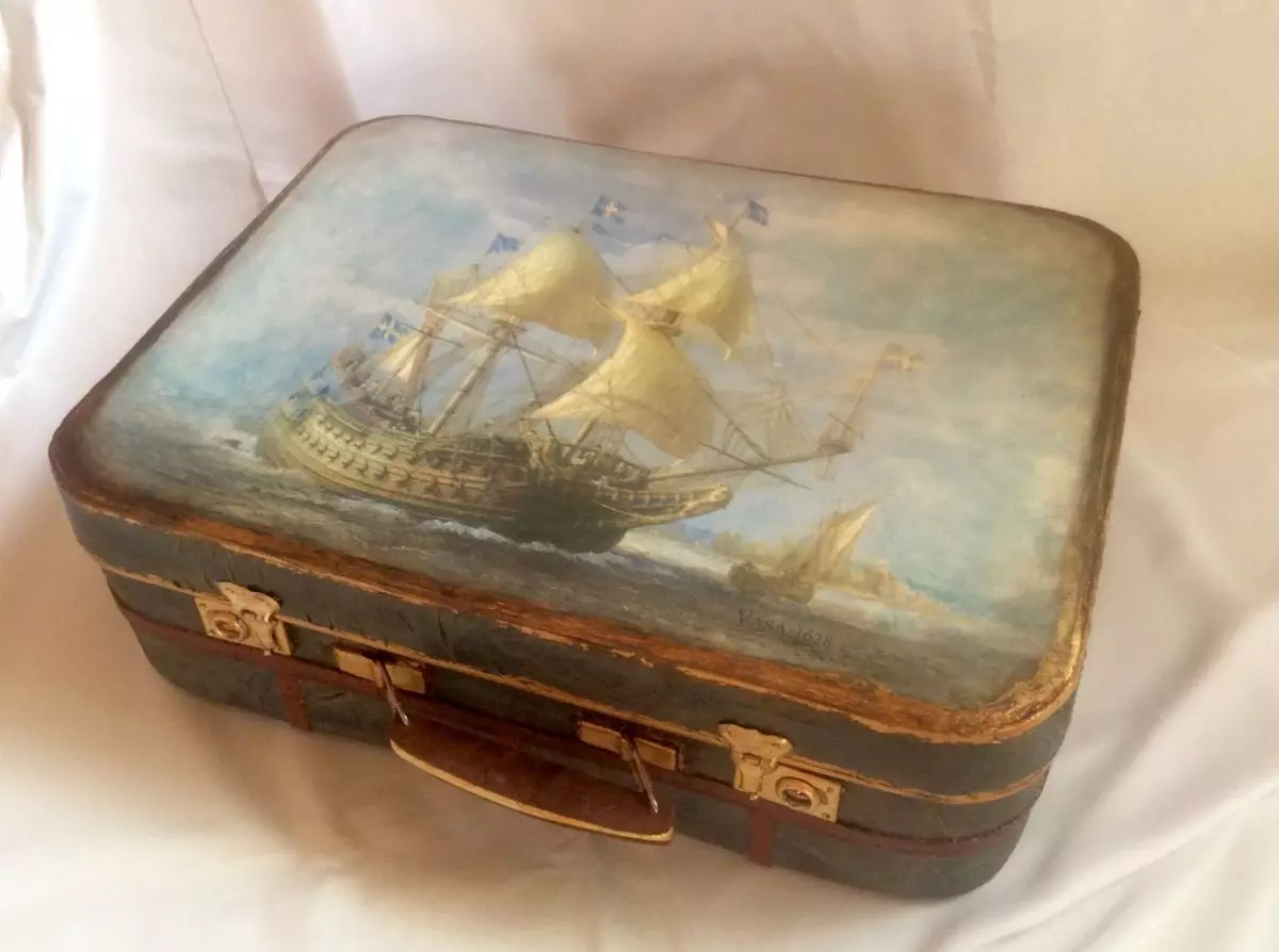 デコパージュスーツケース（25写真）：プロヴァンススタイルとビンテージの古いスーツケースのデコパージュの廃型マスタークラス 19089_6