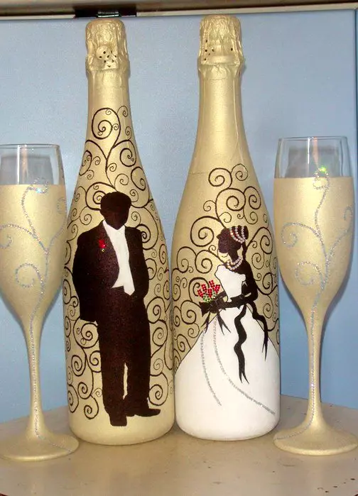 Decoupage šampanského fľaše (42 fotografií): nápady 8. marca a na narodeniny žien, master triedy na decoupage s vlastnými rukami 19090_40