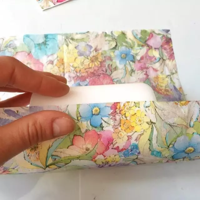 Decoupage на свеќи: господар класа на decoupage со свеќи салфетки за новата година и други празници со свои раце дома 19093_16