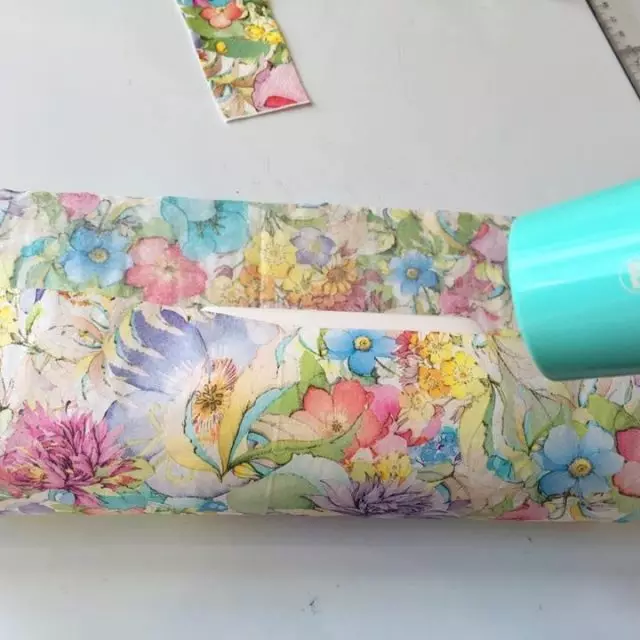 Decoupage на свеќи: господар класа на decoupage со свеќи салфетки за новата година и други празници со свои раце дома 19093_17