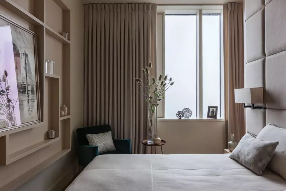 Design de dormitor (183 fotografii): Ideile designului interior al dormitorului în apartament, proiecte de design exclusiv chic. Cum să decorați o cameră de dormit cu textile și accesorii neobișnuite? 190_167