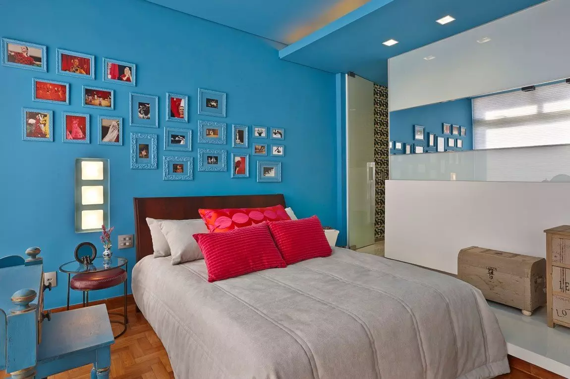Dizajn spavaće sobe (183 fotografije): ideje dizajna enterijera spavaće sobe u stanu, šik ekskluzivni projekti dizajna. Kako ukrasiti spavaću sobu s tekstilom i neobičnim dodacima? 190_179