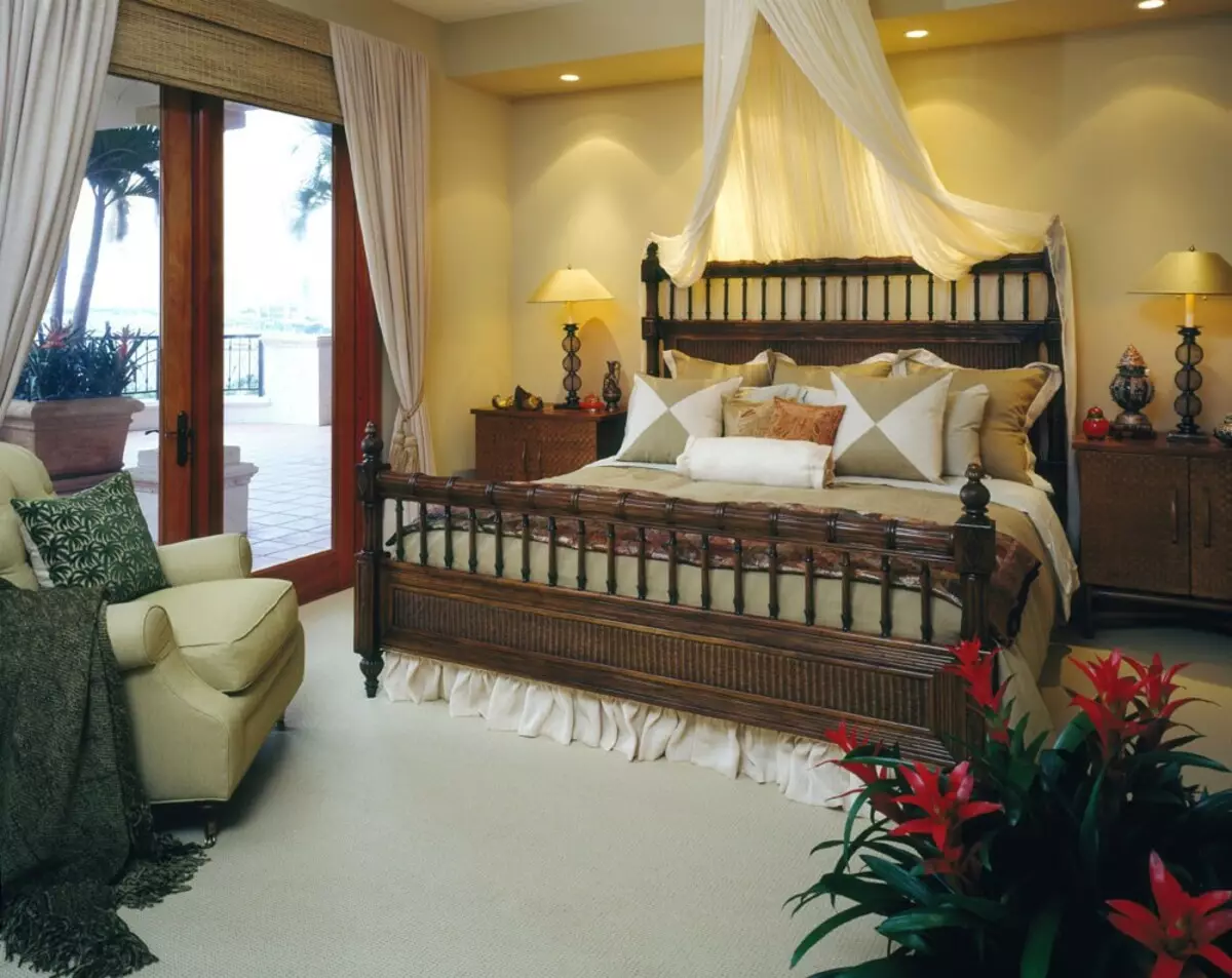 Dizajni i dhomës së gjumit (183 foto): Idetë e dizajnit të brendshëm të dhomës së gjumit në apartament, projekte të dizajnit ekskluziv elegant. Si të dekoroj një dhomë gjumi me tekstile dhe pajisje të pazakonta? 190_34