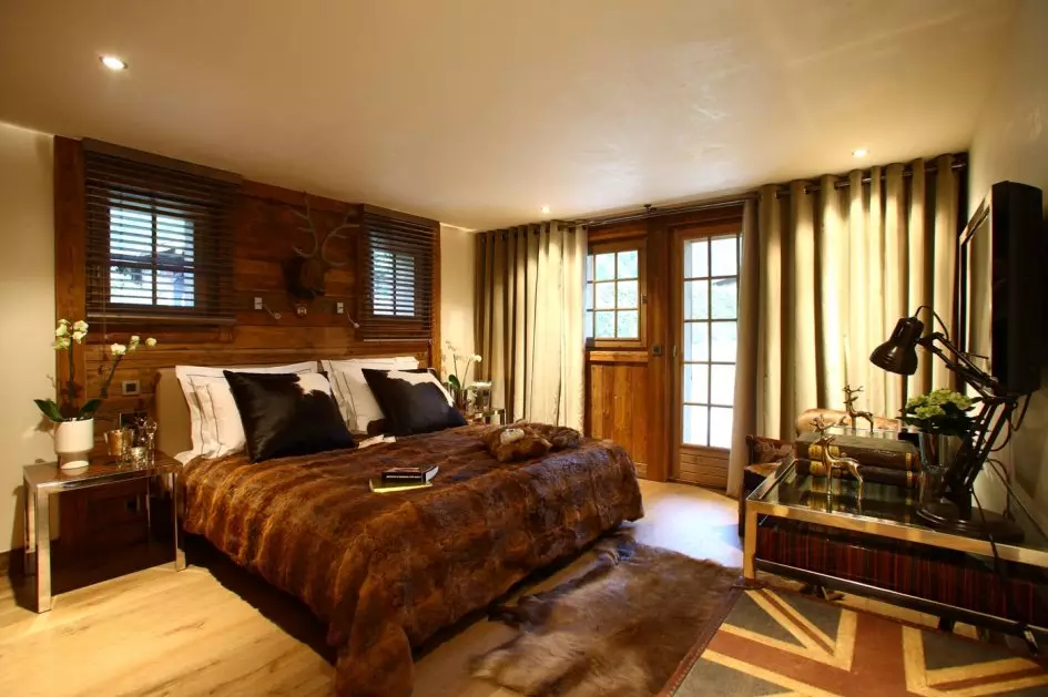 Dizajn spavaće sobe (183 fotografije): ideje dizajna enterijera spavaće sobe u stanu, šik ekskluzivni projekti dizajna. Kako ukrasiti spavaću sobu s tekstilom i neobičnim dodacima? 190_49