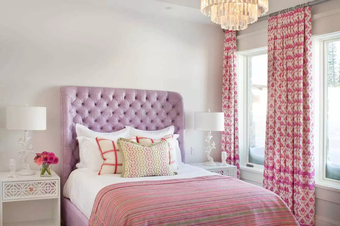 Dizajn spavaće sobe (183 fotografije): ideje dizajna enterijera spavaće sobe u stanu, šik ekskluzivni projekti dizajna. Kako ukrasiti spavaću sobu s tekstilom i neobičnim dodacima? 190_75