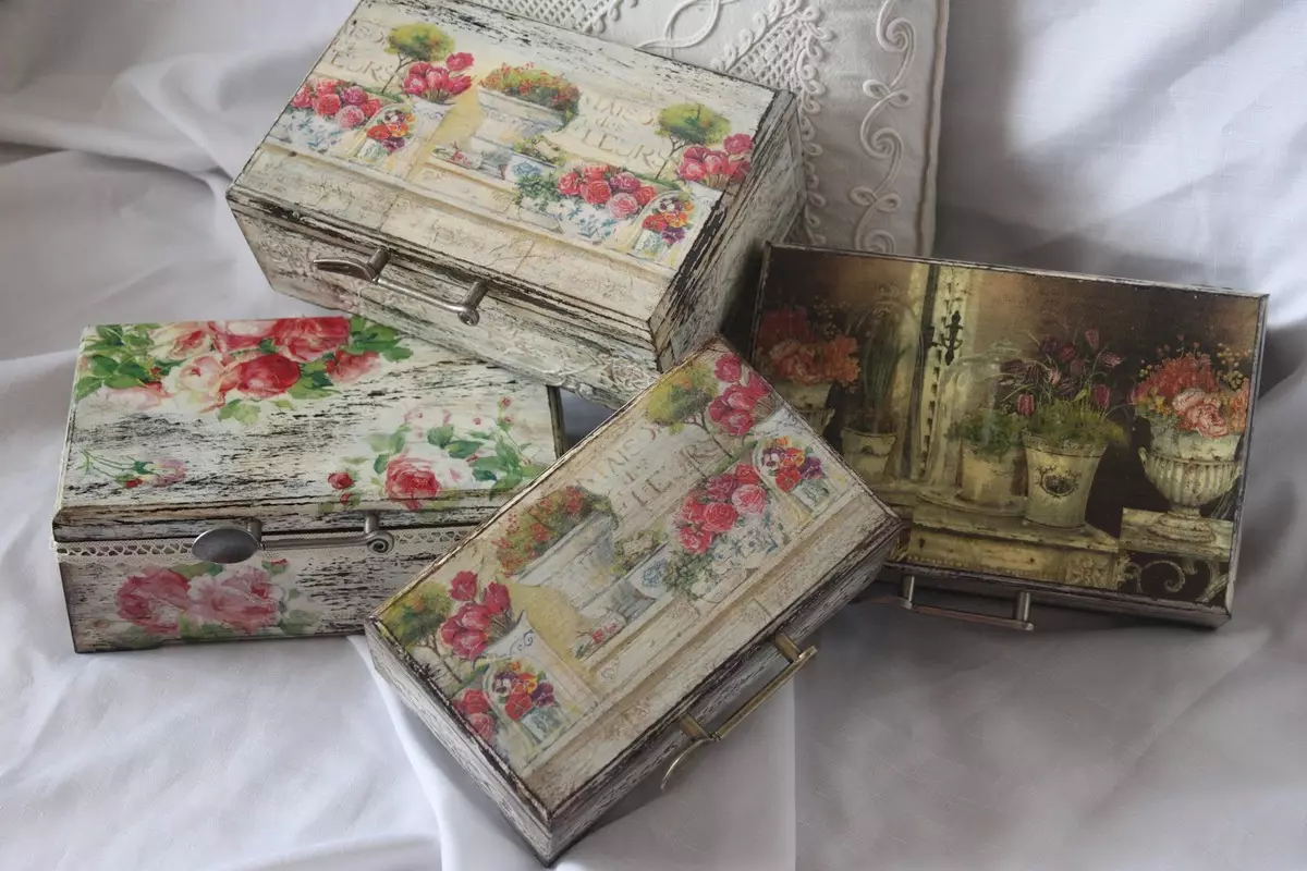 Թուղթ Decoupage- ի համար. Ինչպես օգտագործել decoupage թուղթ եւ ինչպես դրանք նոսրացնել: Ժանյակային թղթի առանձնահատկությունները 19102_11