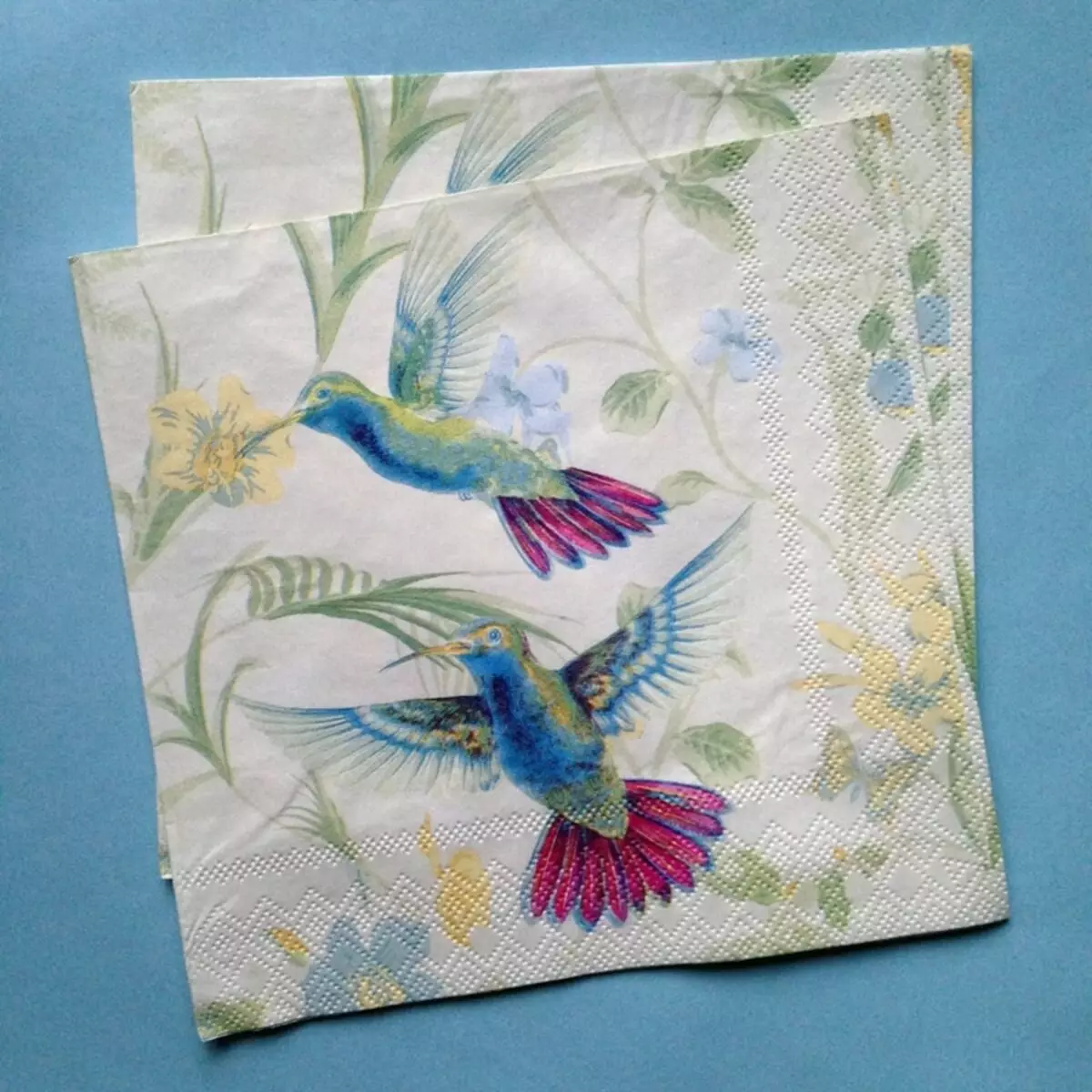 Decoupage க்கான காகிதம்: Decoupage காகிதத்தை எவ்வாறு பயன்படுத்துவது மற்றும் எப்படி அதை சுத்தப்படுத்துவது? சரிகை காகிதத்தின் அம்சங்கள் 19102_15