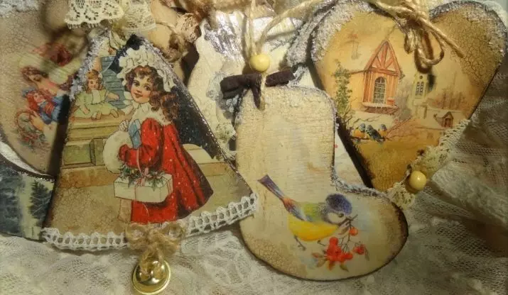 Decoupage d'Any Nou: idees de decoració de joguines i regals de Nadal amb les seves pròpies mans 2021, decoració de plaques i ulleres per al nou any en la tècnica de Decoupage 19103_30