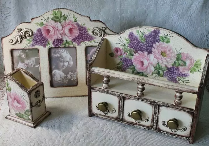 Decoupage trên cây (32 ảnh): Kỹ thuật decoupage cho người mới bắt đầu từng bước từ Napkins. Làm thế nào để tạo một decoupage từ hình ảnh trên một bề mặt gỗ? 19106_29