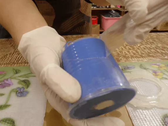 Калупи за сапуни: силиконски, пластични и дрвени калупи за ручно рађене сапун. Како направити облике да то урадите сами код куће? 19109_29