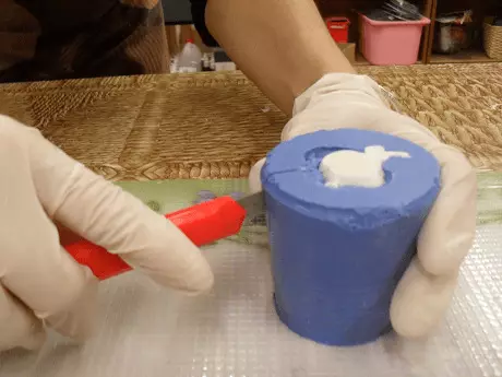 Moules pour savons: silicone, moules en plastique et en bois pour savon fait main. Comment faire des formulaires le faire vous-même à la maison? 19109_30