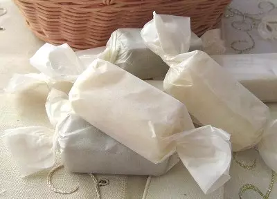 Pembungkusan sabun buatan tangan (17 foto): pilihan untuk membuat pembungkusan dengan tangan anda sendiri. Betapa cantik untuk membungkus sabun ke dalam kertas? 19119_11