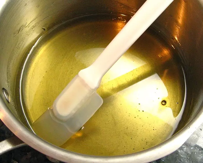 Soaping hemma för nybörjare (48 bilder): Hur man gör tvål med egna händer steg för steg? Recept och masterklasser som behöver laga handgjord tvål 19121_38