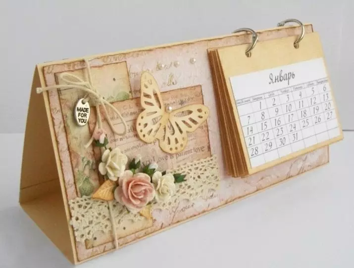 Kalendář v Scrapbooking Technique: Děláme stolní kalendář s vlastními rukama, hlavní třídou pro vytvoření kabelového kalendáře ve stylu scrapbookingu 19130_2